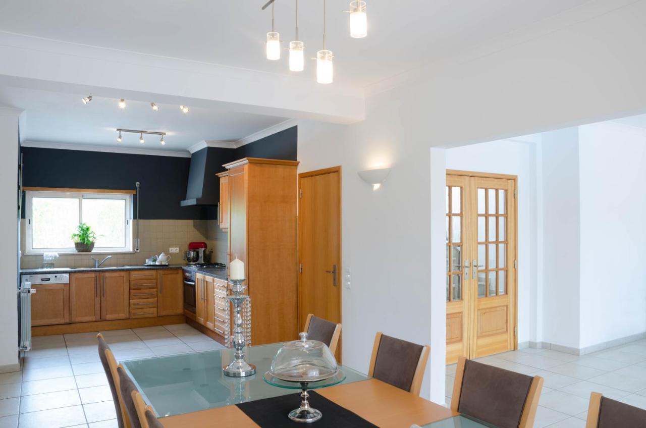 Villa Montanha, Luxury Coastal Villa, With Swimming Pool, Loungers And Alfresco Dining, 10 Min Walk To The Beautiful Praia Da Luz Beach, Shops, Bars And Restaurants! エクステリア 写真